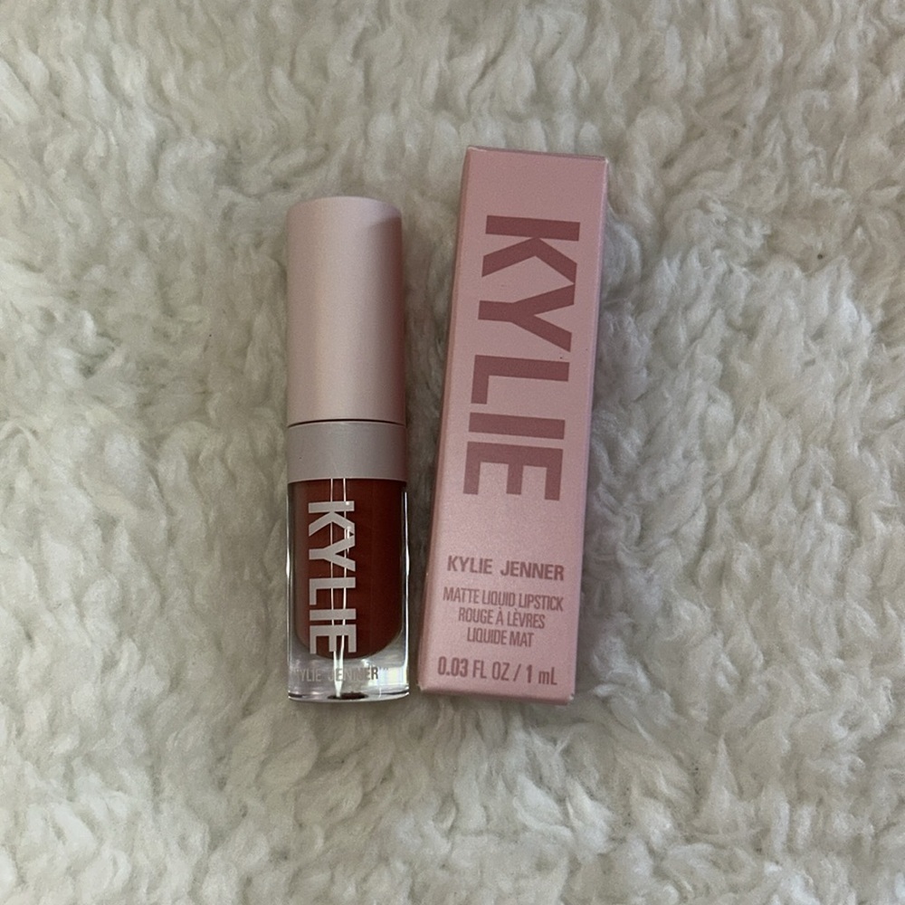 Kylie Cosmetics Matte Liquid Lipstick 808 NWT